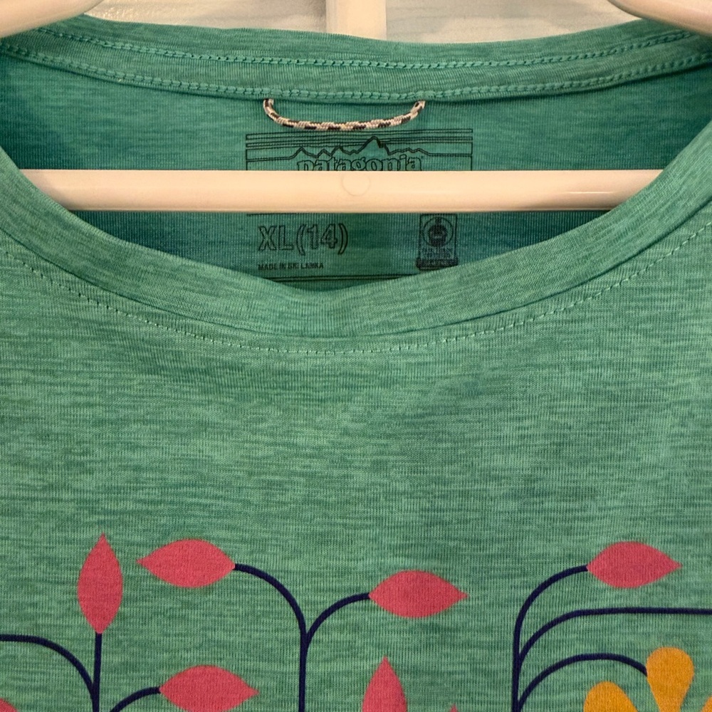 Patagonia Girls Capilene Cool Long-Sleeved Shirt, Like New, XL (14), Teal - Picture 2 of 5